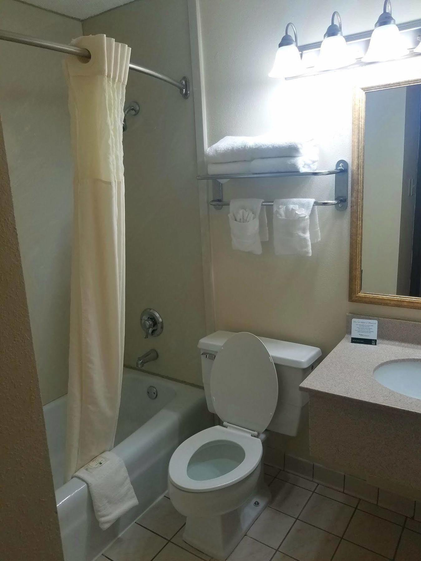 Quality Inn Morris I-80 Exteriör bild